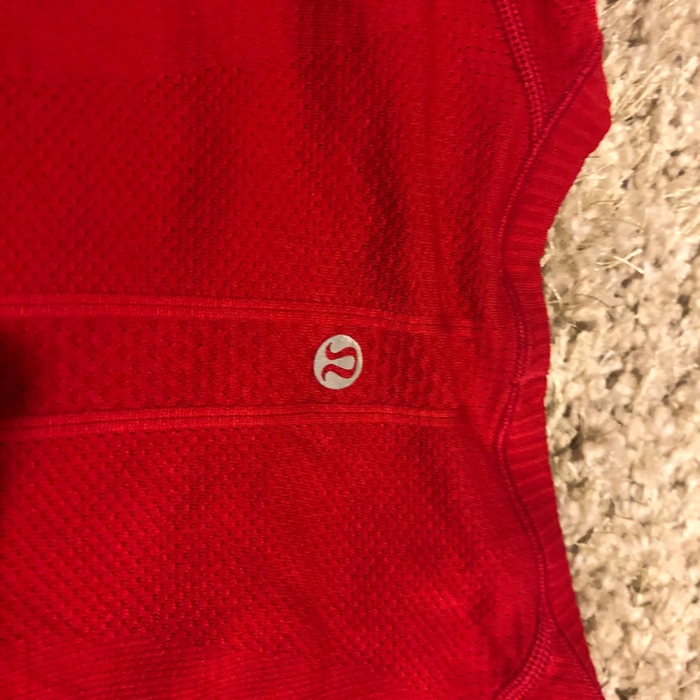Lululemon T-shirt